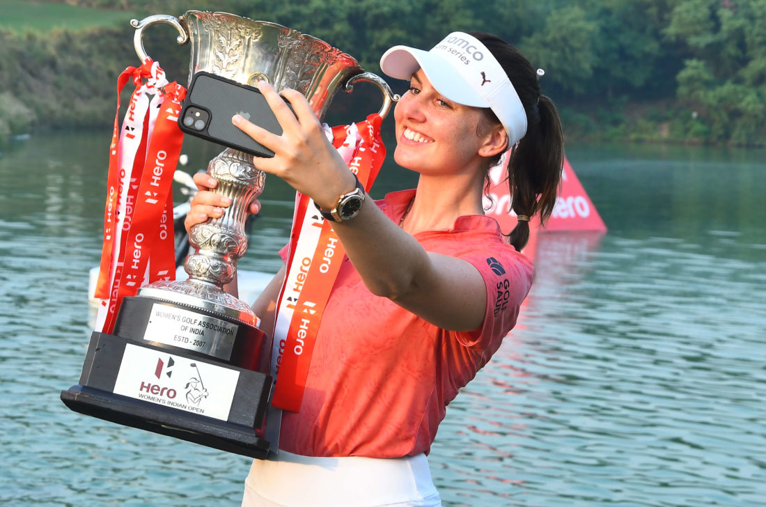 October 20-23 2022. Olivia Cowan of Germany with her trophy. tour news Credit: Hero Women's Indian Open