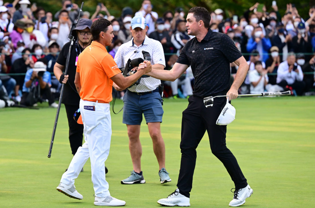 INZAI, JAPAN - OCTOBER 16: tour news Keegan Bradley (R) of the United States shakes hands with Rickie Fowler (L) after winning the tournament on the 18th green during the final round of the ZOZO Championship at Accordia Golf Narashino Country Club on October 16, 2022 in Inzai, Chiba, Japan. (Photo by Atsushi Tomura/Getty Images)