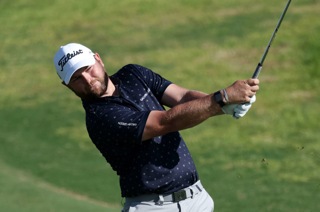 QUARTEIRA, PORTUGAL - OCTOBER 30: tour Ergebnisse Jordan Smith of England plays their second shot on the 10th hole during Day Four of the Portugal Masters at Dom Pedro Victoria Golf Course on October 30, 2022 in Quarteira, Portugal. tour Ergebnisse (Photo by Warren Little/Getty Images)