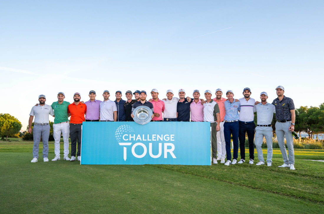ALCUDIA, SPAIN - NOVEMBER 06: Nathan Kimsey (C-down), (L-to-R) John Parry, Todd Clements, Matthew Baldwin, Jeong weon KO, Bryce Easton, Deon Germishuys, Daniel Hillier, Jens Dantorp, Jeremy Freiburghaus, Alexander Knappe, Kristian Krogh Johannessen, Freddy Schott, Oliver Hundeboll, Martin Simonsen, Tom Mckibbin, Clement Sordet, Robin Sciot-Siegrist, Mikael Lindberg, the 20 graduate players poses for picture during Day Four of the Rolex Challenge Tour Grand Final supported by The R&A 2022 at Club de Golf Alcanada on November 6, 2022 in Alcudia, Spain. tour news (Photo by Octavio Passos/Getty Images)