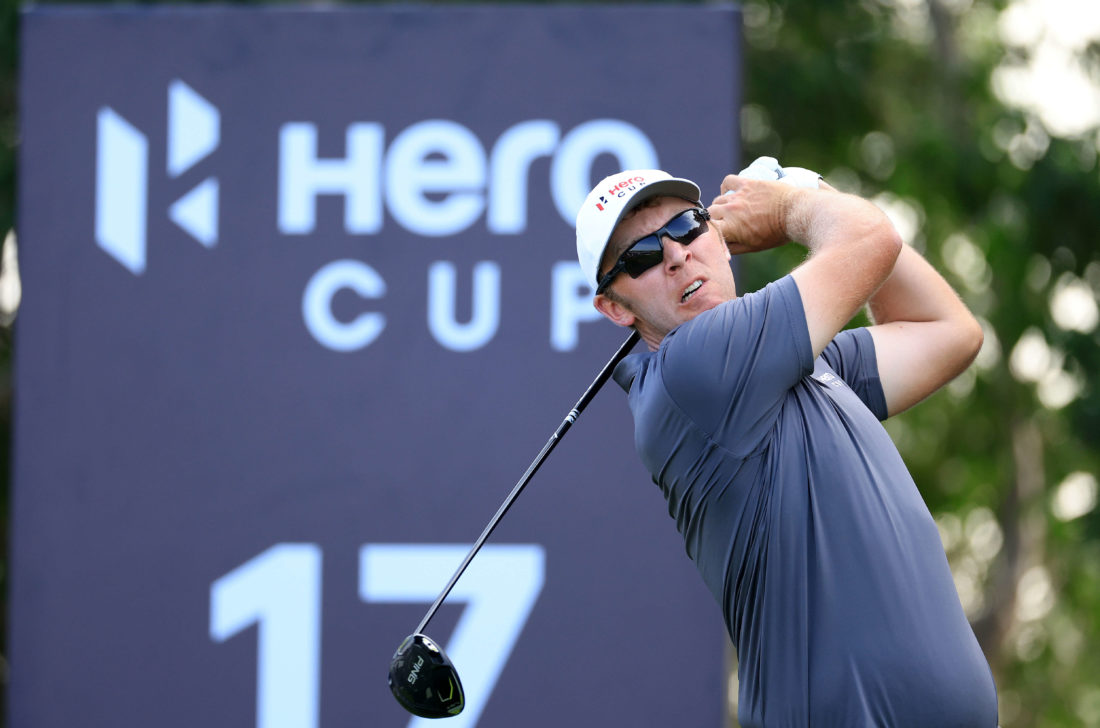 ABU DHABI, UNITED ARAB EMIRATES - JANUARY 15: Seamus Power of Ireland and the Great Britain and Ireland Team plays his tee shot on the 17th hole during the final day's singles matches on Day Three of the Hero Cup at Abu Dhabi Golf Club on January 15, 2023 in Abu Dhabi, United Arab Emirates. tour news (Photo by David Cannon/Getty Images)