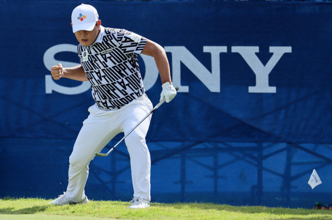 HONOLULU, HAWAII - JANUARY 15: Si Woo Kim of South Korea reacts to his birdie putt on the 18th green during the final round of the Sony Open in Hawaii at Waialae Country Club on January 15, 2023 in Honolulu, Hawaii. tour news (Photo by Andy Lyons/Getty Images)