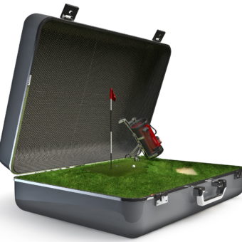 Golfer im Koffer Reise