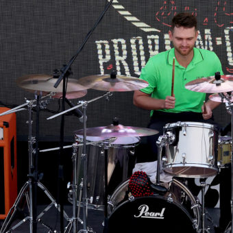 RAS AL KHAIMAH, UNITED ARAB EMIRATES - FEBRUARY 05: Daniel Gavins of England plays the drums after finishing his round on the 18th hole on Day Four of the Ras Al Khaimah Championship at Al Hamra Golf Club on February 05, 2023 in Ras al Khaimah, United Arab Emirates. tour news (Photo by Warren Little/Getty Images)