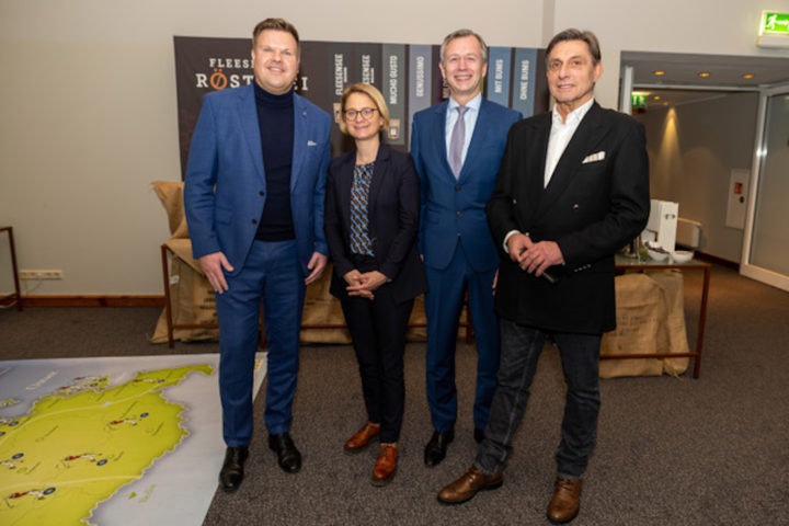 Lars Schwarz (Präsident DEHOGA MV), Birgit Hesse (Präsidentin des Landtages MV), Dr. Heiko Geue (Finanzminister MV), Rüdiger Born (Präsident Golfverband MV). (Foto: Andreas Müller Photography)