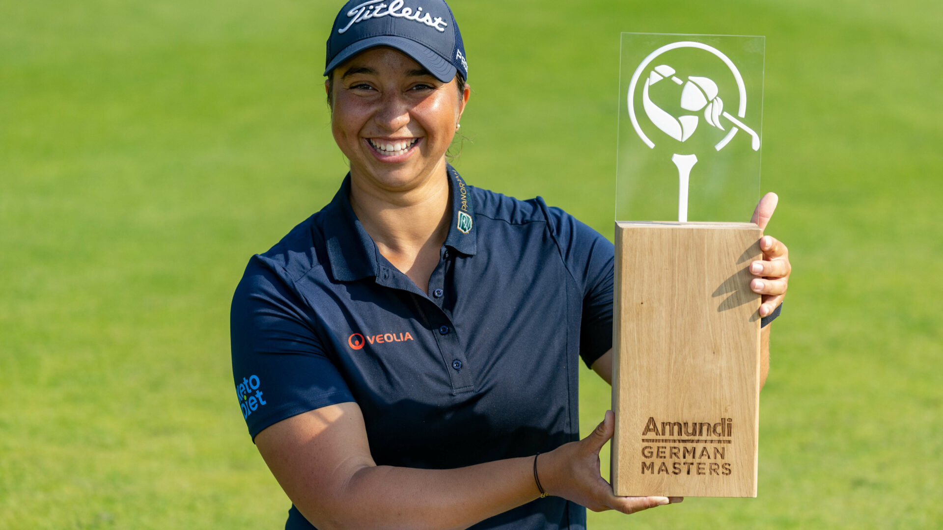 18/06/2023. Ladies European Tour 2023. Amundi German Masters, Golf & Country Club Seddiner See, Berlin, Germany . 15-18 June. Kristyna Napoleaova of the Czech Republic with her trophy. Credit: Tristan Jones/ LET