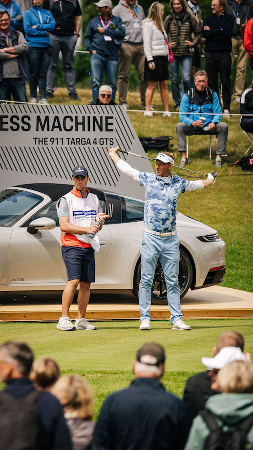 Die Atmosphäre der Porsche European Open (PEO) 2023 genießt Marcel Siem sichtlich und ist zweitbester Deutscher im Feld.