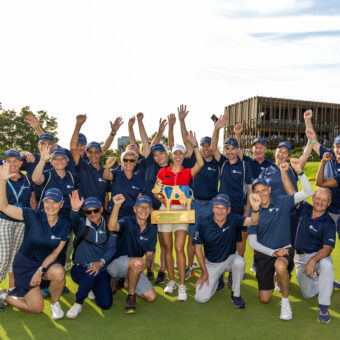 17/09/2023. Ladies European Tour. VP Bank Swiss Ladies Open, Golfpark Holzhusern, Ennetsee, Switzerland, 15-17 September. Alexandra Fosterling of Germany with the trophy and helpers. Credit: Tristan Jones / LET tour news