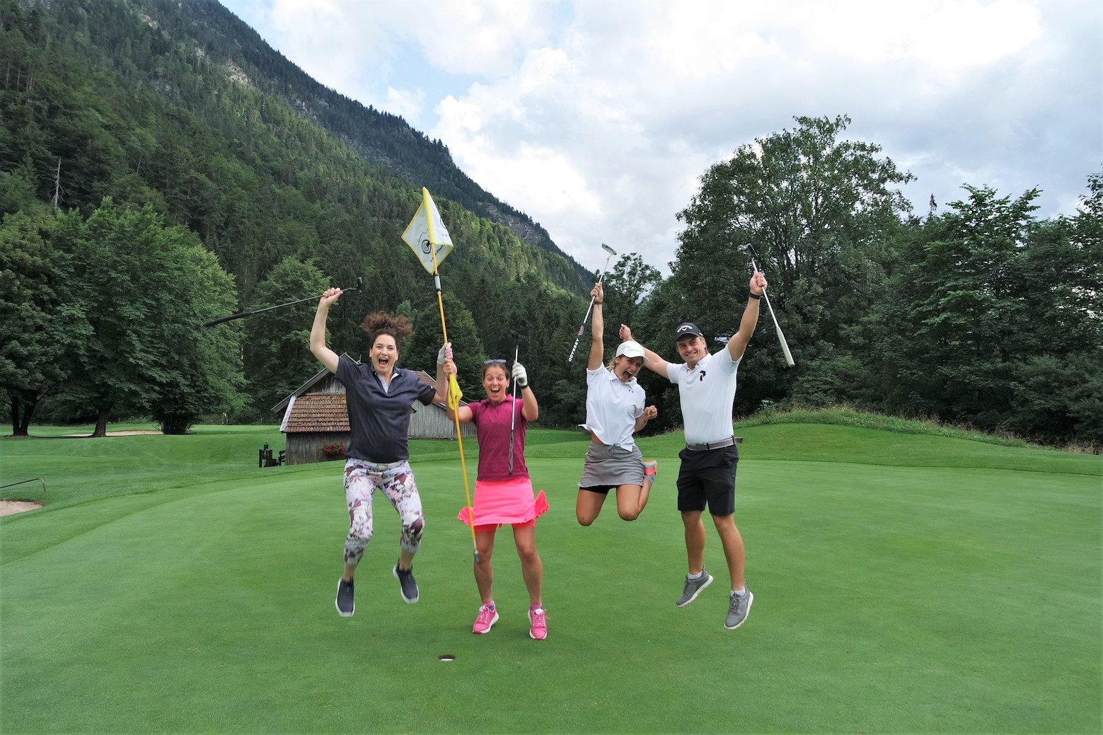 Eine Golf-Reise wert – und gar nicht weit weg von München – der GC Garmisch-Partenkirchen. Dort gibt es eine tolle Kulisse, Spitzen-Fairways und tolle Turniere mit ganz viel Spaß-Faktor.