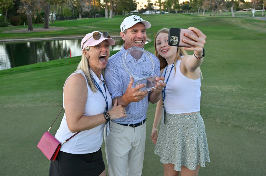 PHOENIX, ARIZONA - NOVEMBER 12: Steven Alker of New Zealand takes a selfie video with his family and the trophy on the 18th green after the final round at the Charles Schwab Cup Championship at Phoenix Country Club on November 12, 2023 in Phoenix, Arizona. (Photo by Ben Jared/PGA TOUR via Getty Images) tour news