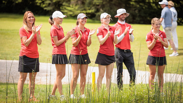 Support vom Fairwayrand – die Damen des Münchner GC 2023. (Foto: DGV/Stefan Heigl)