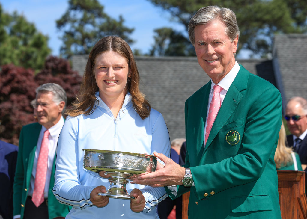 Sieg im Augusta National: Lottie Woad mit Augusta-Chairman Fred Ridley