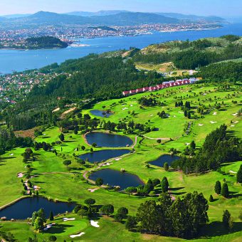 An Wasser mangelt es nicht: Einer Seenlandschaft ähnelt der Golf Ria de Vigo