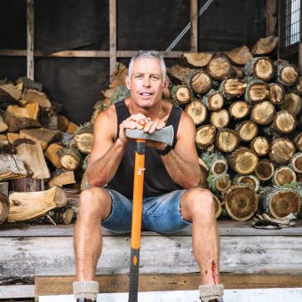 Wenn er mal zu Hause in Neuseeland ist, kümmert sich Steve Williams um alles. Auch ums Holzhacken, selbst wenn das deutliche Spuren hinterlässt.