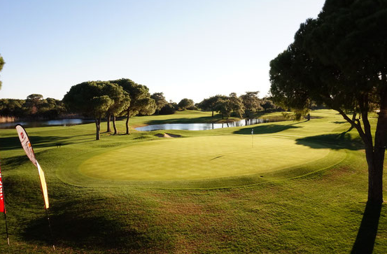 Blick auf die Anlage des Titanic Golf Club