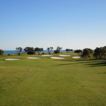 Die 11. Bahn des Quinta da Ria Courses führt in Richtung Atlantik.