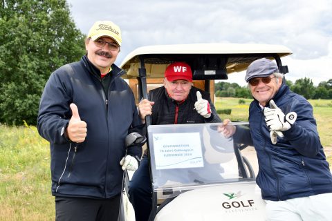 Daumen hoch. Carsten-Ulf Jaenicke, Wolfram Friedersdorff und Rainer Höfig würden irgendwann glatt noch mal 70 Löcher spielen. (Foto: Elke A. Jung-Wolff)