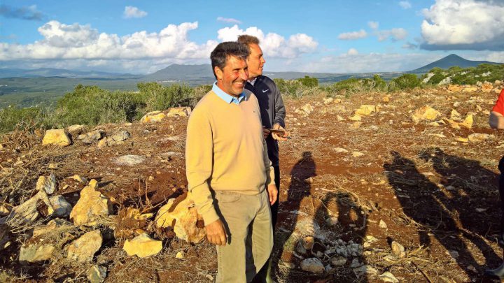 Spektakuläre Aussichten: Mit Blick auf den Bay Course und die geschichtsträchtige Bucht von Navarino bauen José Olazábal und Matthias Nemes derzeit auf dem Hochplateau von Navarino Hills noch zwei weitere 18-Löcher-Plätze.