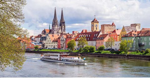 Golfen in Bayern: Regensburg (©shutterstock).