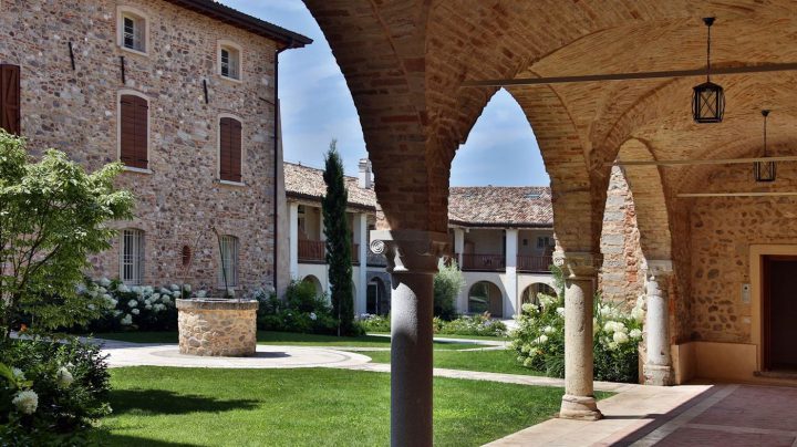 Chervo Golf: Impression aus dem Innenhof