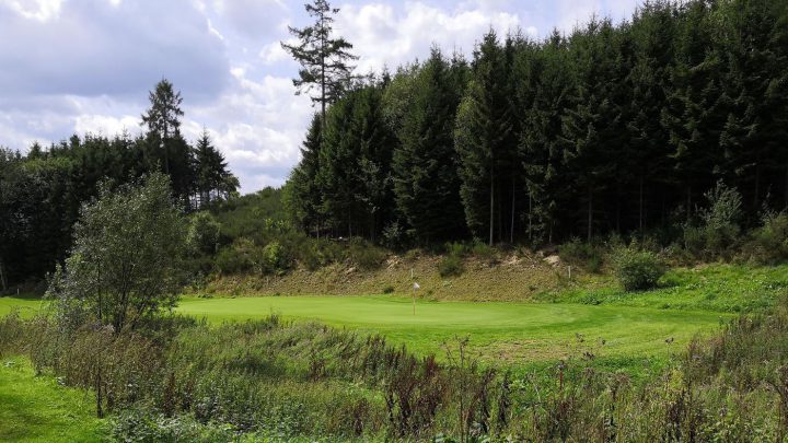 Platzsperren Ob im GC Schmallenberg oder anderswo: kein Golfer weit und breit...