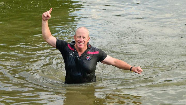 Bademeister Der Erfolgstrainer wurde nach dem Titelgewinn mit den Mannheimern von seinem Team ins Wasser geworfen
