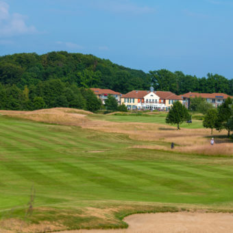 Eins der Turniere der »Hotels auf dem Golfplatz«-Trophy 2022 wird im Castanea Golf Resort Adendorf ausgespielt werden.