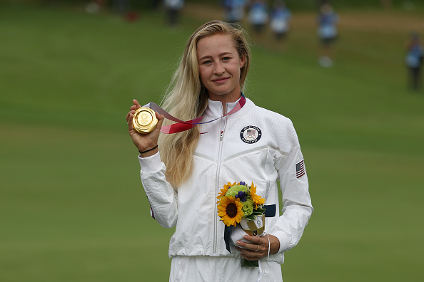 Nelly Korda bei der Siegerehrung der olympischen Spiele 2021 in Japan. Die Spitzen-Spielerin gehört auch 2024 zum Solheim-Cup-Team.