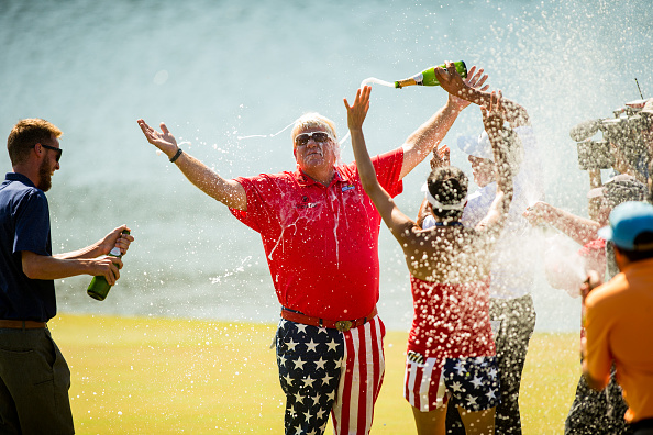 John Daly feiert seinen Sieg beim Insperity Invitational 2017