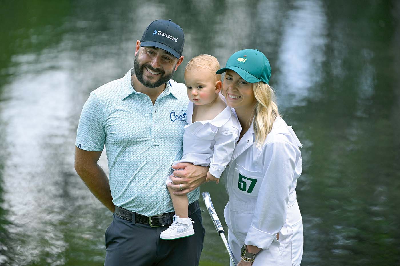 Auch 2025 dabei: Stephan Jäger. Hier im Bild mit Frau Shelby und Sohn Harrison während des Par-3 Contest beim Masters 2024