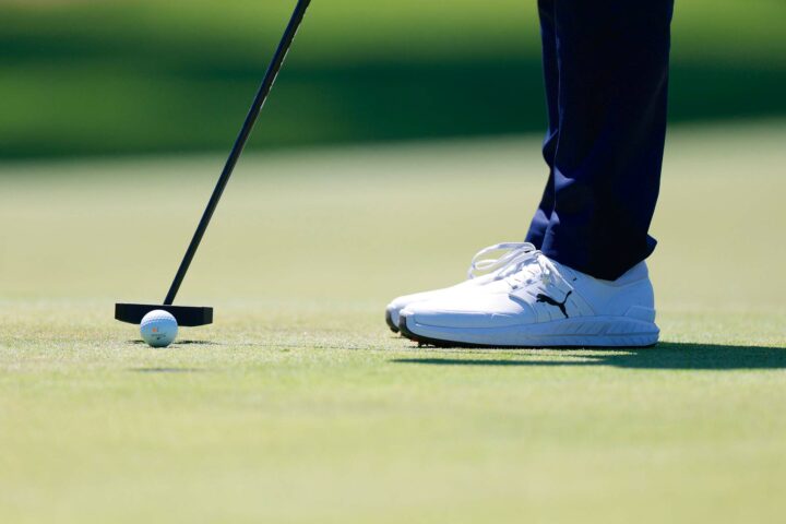 Rickie Fowler beim Putten