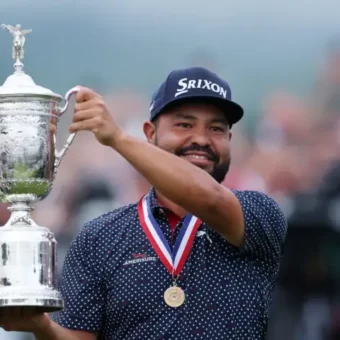 J.J. Spaun mit der US Open Trophäe