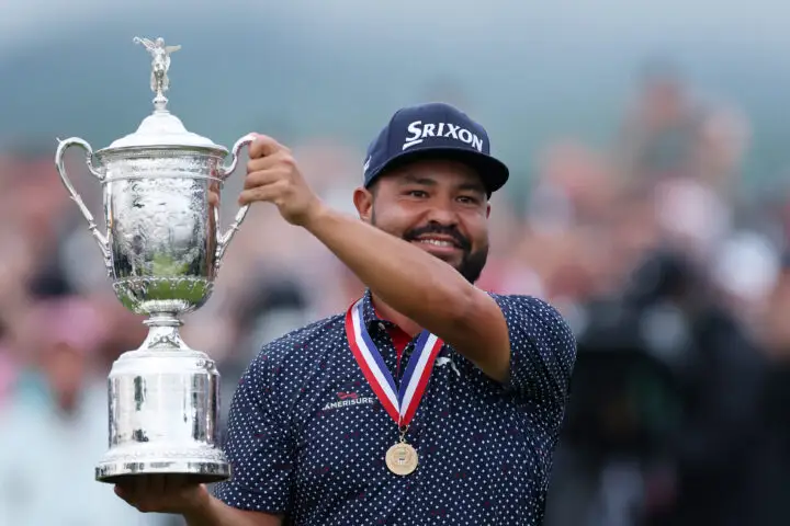 J.J. Spaun mit der US Open Trophäe