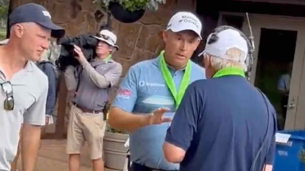 Harrington, sichtlich verärgert, ging auf Maltbie zu und sagte: »Du hast dein ganzes Leben Golf gespielt … du weißt doch Bescheid.«