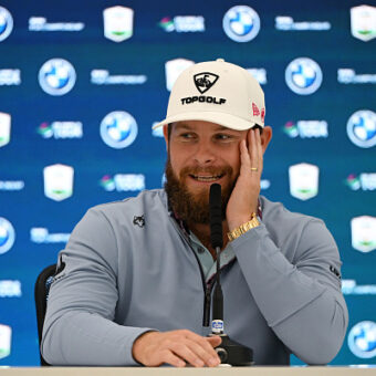 Tyrrell Hatton auf der Pressekonferenz vor der BMW PGA Championship im Wentworth Golf Club