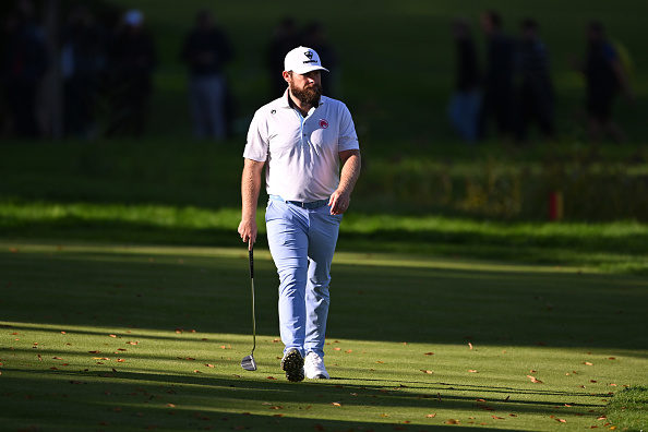 Tyrrell Hatton auf Bahn 18 des Wentworth Golf Club