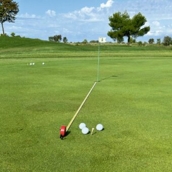 Aus 2,44 Metern treffen Scratch-Golfer knapp die Hälfte ihrer Putts.