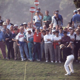 Bernhard Langer in Aktion bei seinem Sieg der Hong Kong Open Golf Championship in Fanling 1991.