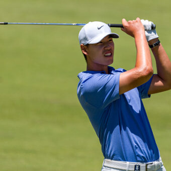 MELBOURNE, AUSTRALIA - DECEMBER 07: Wenyi Ding of China plays his second shot on the 6th hole on day four of the Crown Australian Open 2025 at The Royal Melbourne Golf Club on December 07, 2025 in Melbourne, Australia. (Photo by Andy Cheung/Getty Images)