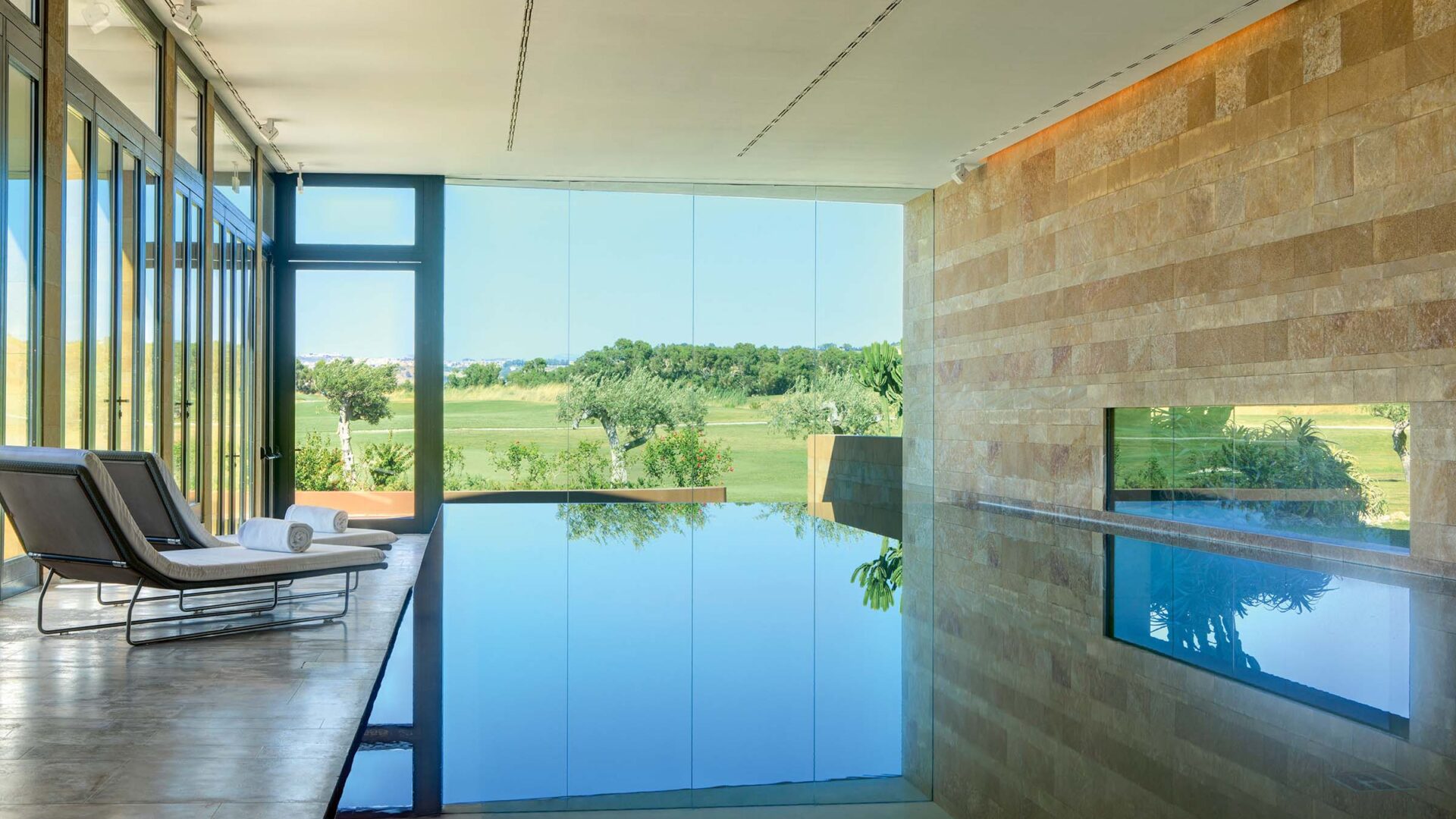 Innenpool im Verdura Resort