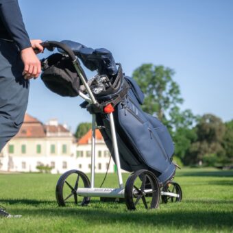 E-Trolley im Einsatz auf dem Golfplatz
