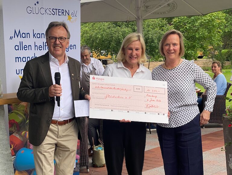 Werner und Anne Großekämper organisieren seit vielen das St. Martin Wohltätigkeitsturnier im GC Hamburg Wendlohe, das in diesem Jahr zum 54. Mal ausgetragen wurde. Insgesamt gehen 20.550 Euro an Glücksstern e.V.